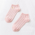 Nouvelle broderie en coton chaussettes féminines Stripes verticales Fashion Short Tube Toches Client de gros